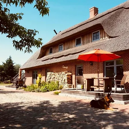 Dreiurtshof 4 *