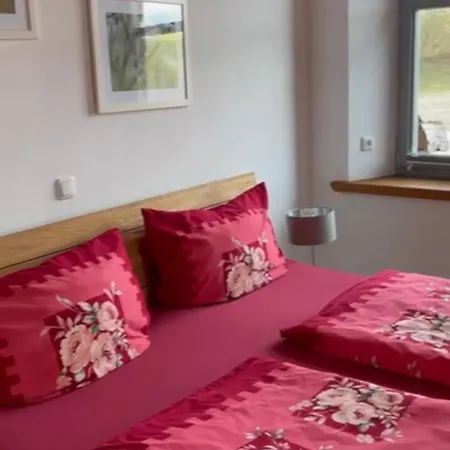 Dreiurtshof 4 *