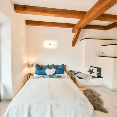 Dreiurtshof 4 *